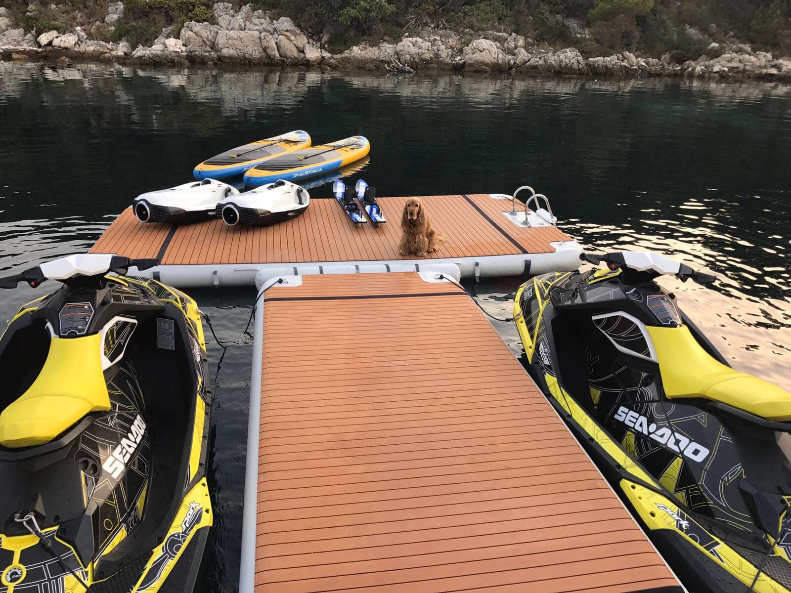 Exklusive Superyacht-Ausstattung mit einem maßgeschneiderten aufblasbarer jet ski dock