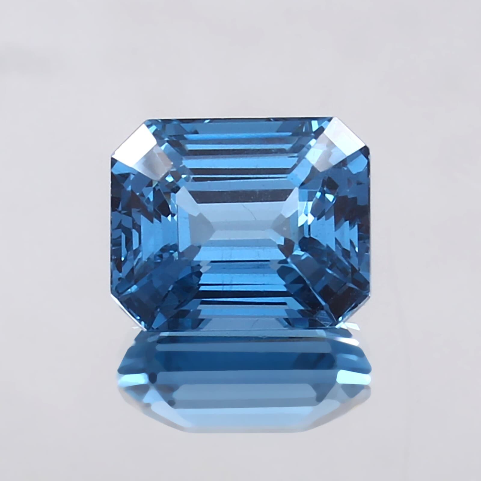 Eleganter Glanz – aquamarin Schmuckstücke von CrystalScents