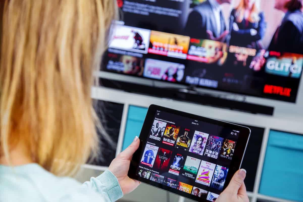 Das richtige IPTV finden: Polen vs. weltweite Optionen