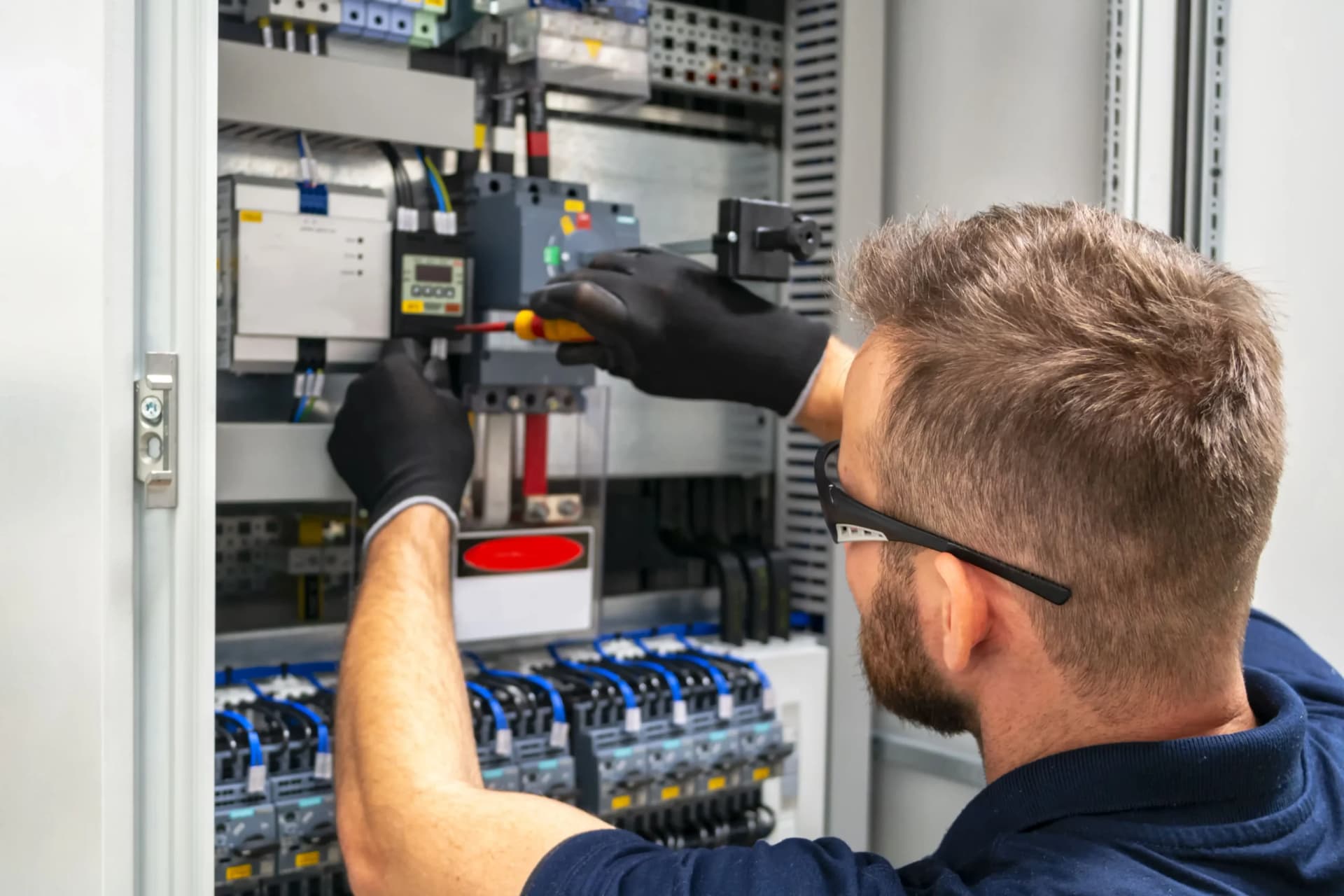 meister-job: Dein direkter Weg zu einem Elektriker in der Nähe