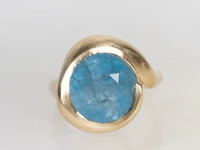 Eleganter Glanz – aquamarin Schmuckstücke von CrystalScents