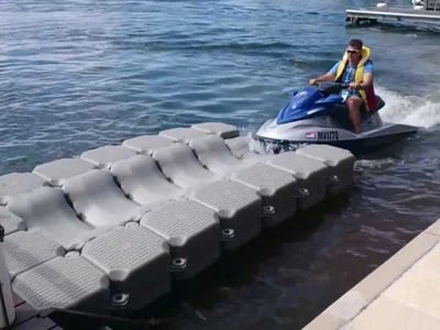 Exklusive Superyacht-Ausstattung mit einem maßgeschneiderten aufblasbarer jet ski dock