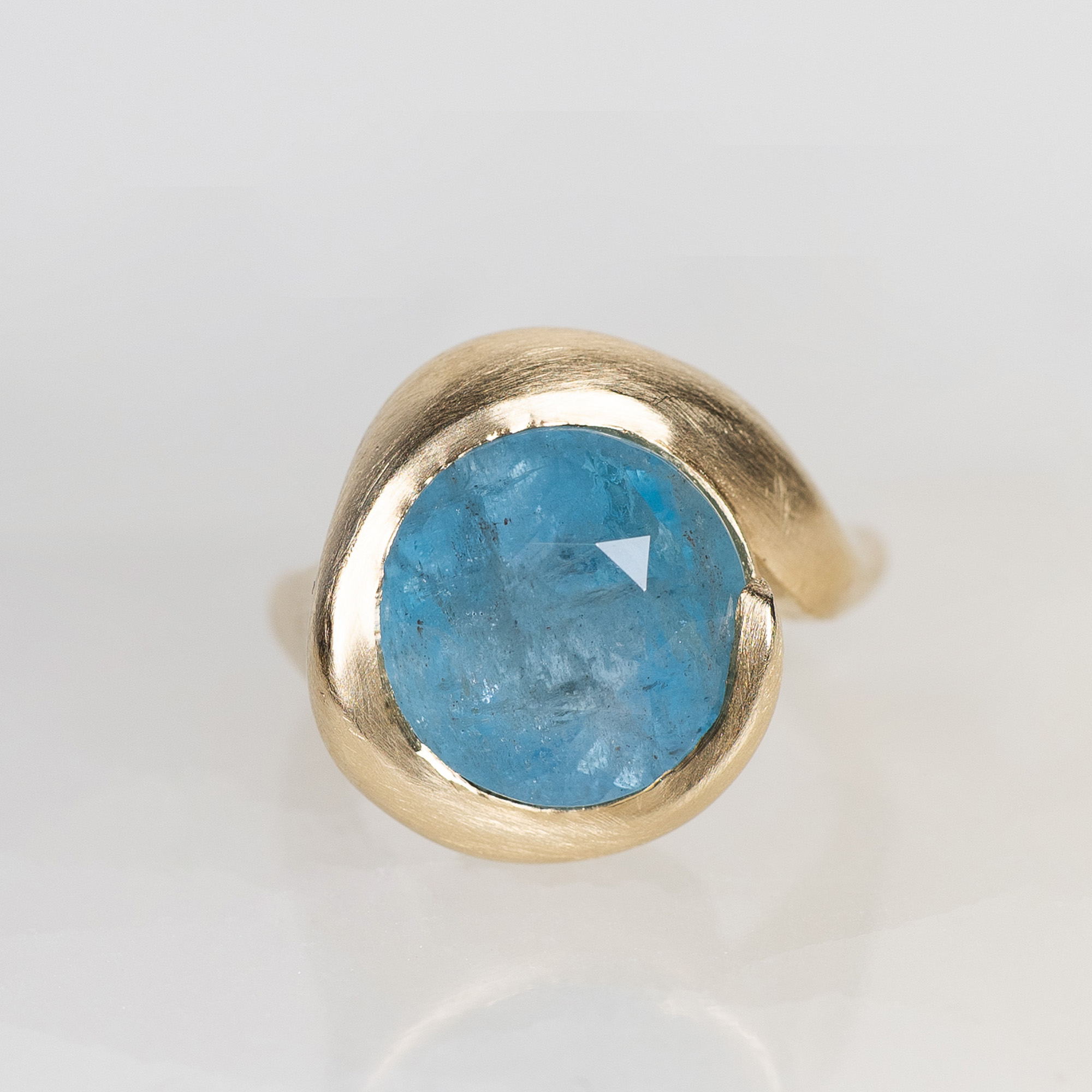 Eleganter Glanz – aquamarin Schmuckstücke von CrystalScents