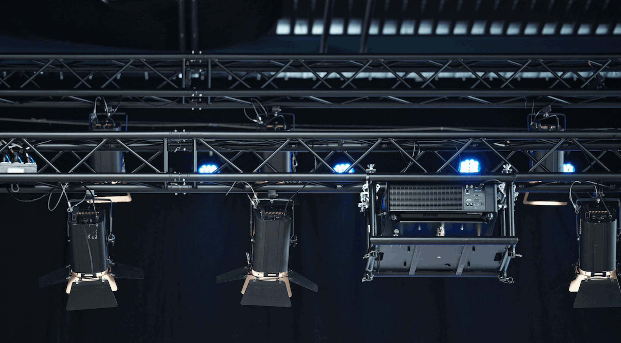 Lichttechnik mieten – Professionelle Beleuchtung für jede Location